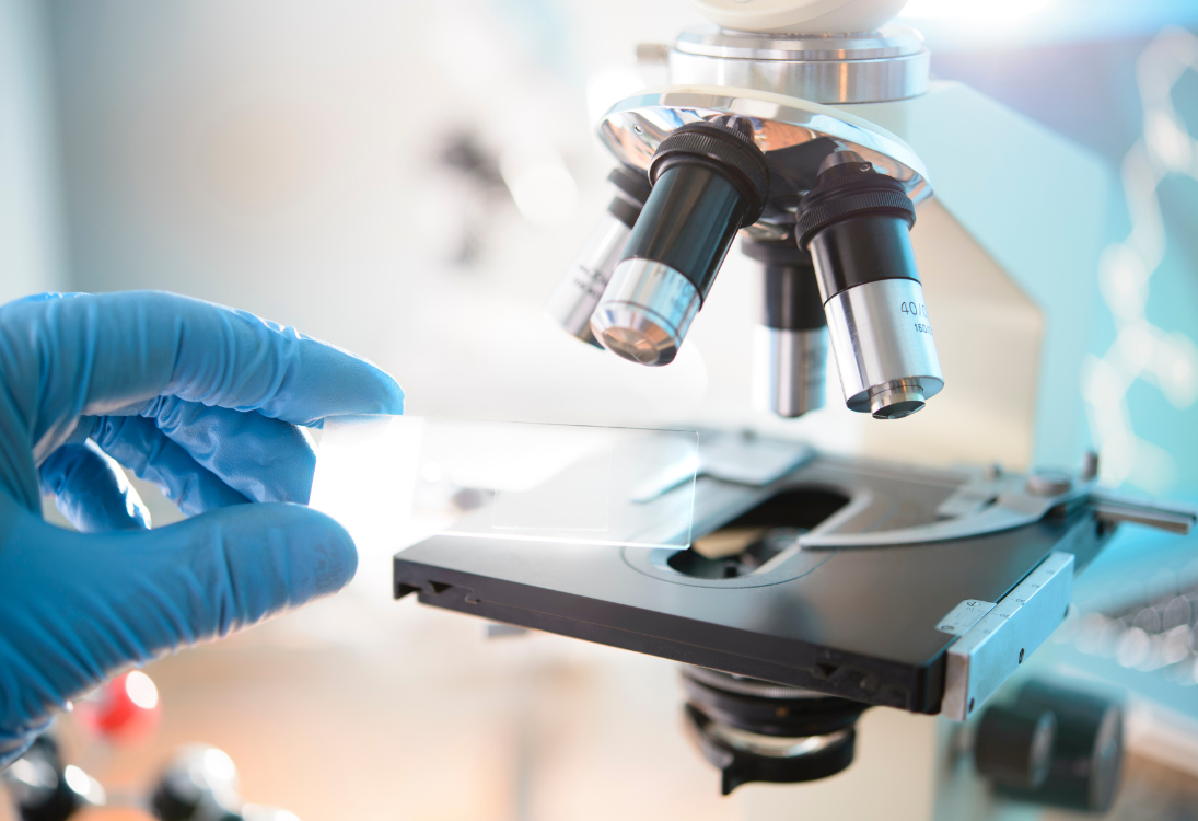 Novos microscópios digitais podem acelerar o diagnóstico do cancro pediátrico nos Camarões